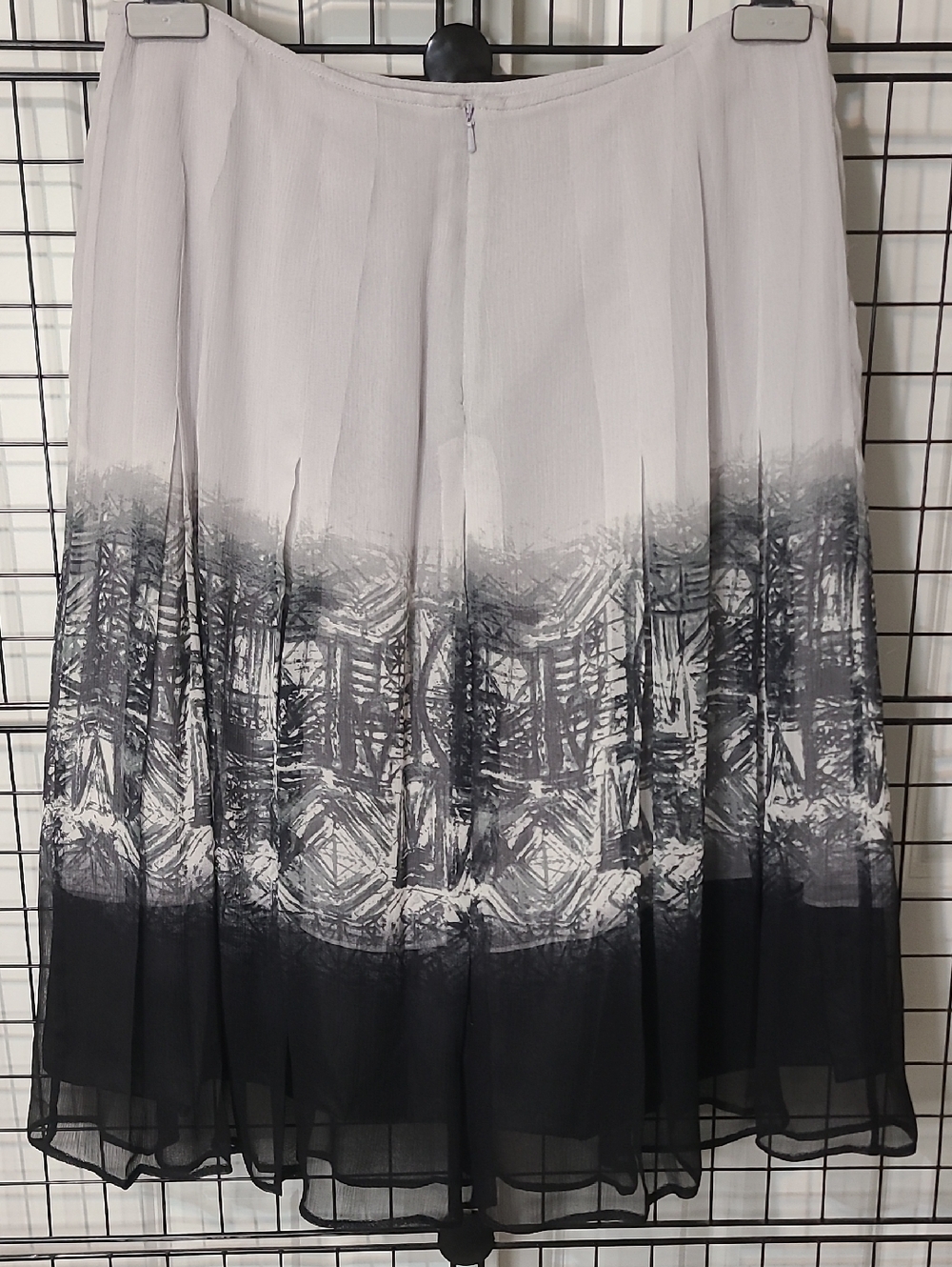 New ISDA Beautiful Silk Skirt. - Picture 5 of 10